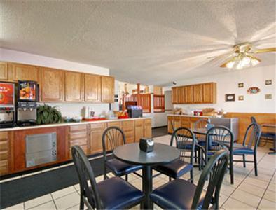 Super 8 Wichita East Kellogg Hotel Restaurante foto